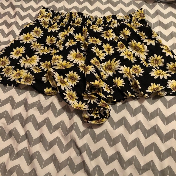 Patterned shorts - Picture 2 of 3